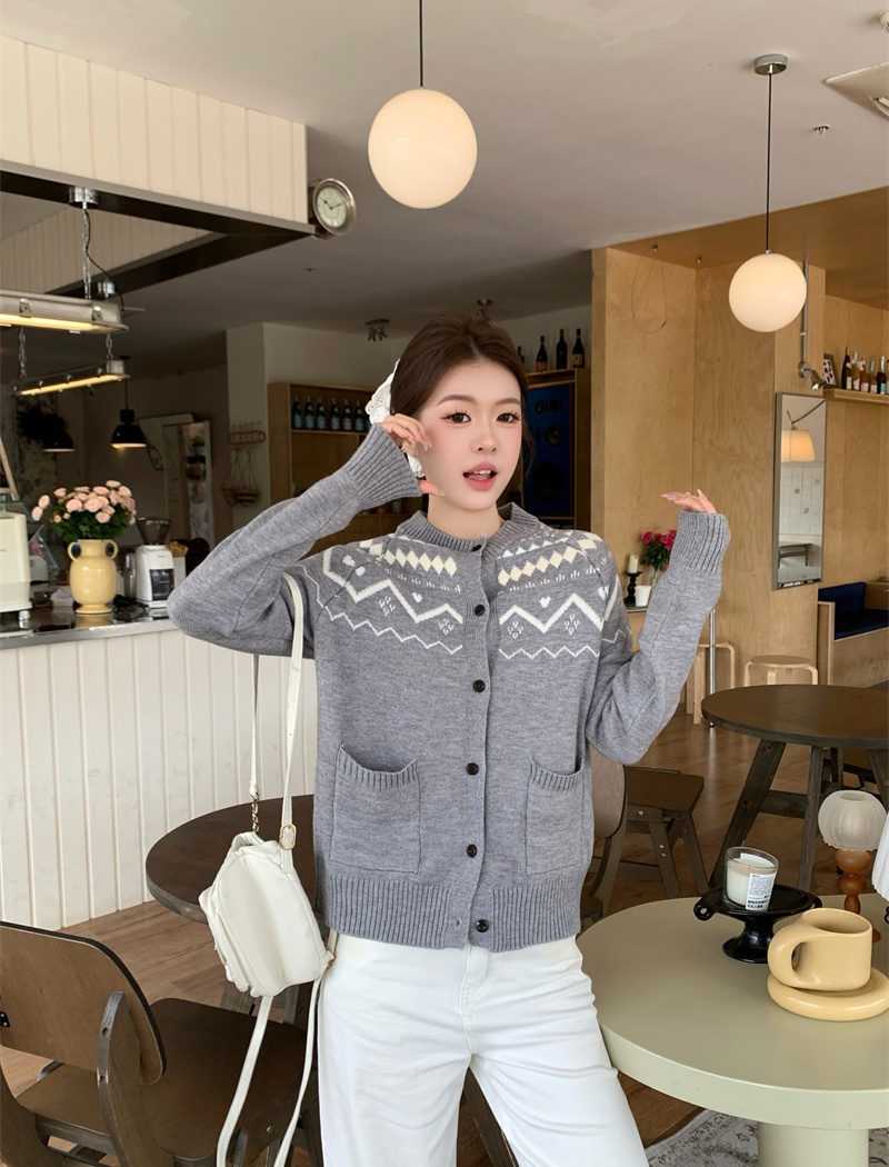 Slim round neck cardigan jacquard sweater for women
