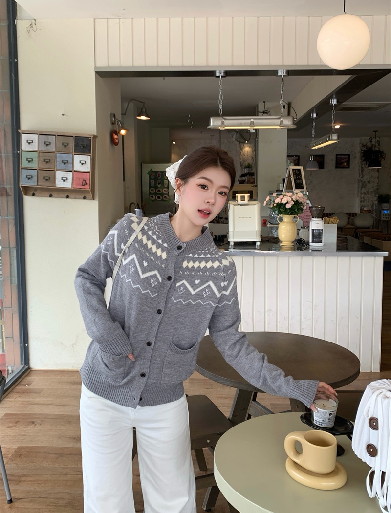 Slim round neck cardigan jacquard sweater for women