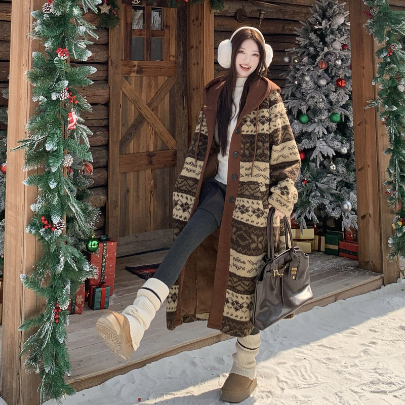 Large yard lambs wool overcoat embroidery woolen coat