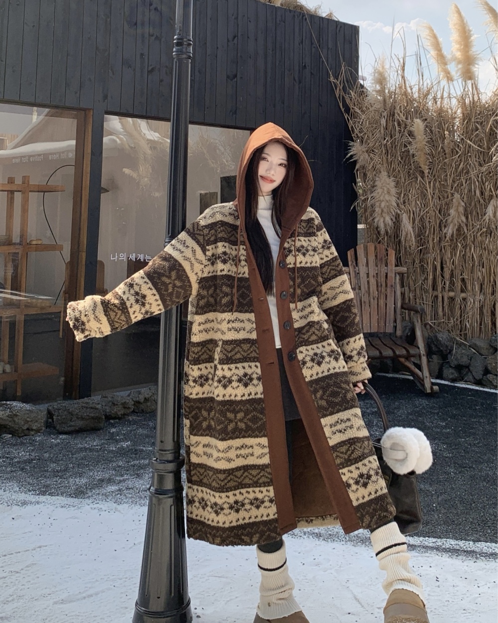 Large yard lambs wool overcoat embroidery woolen coat