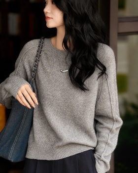 Bottoming minimalist round neck sweater for women