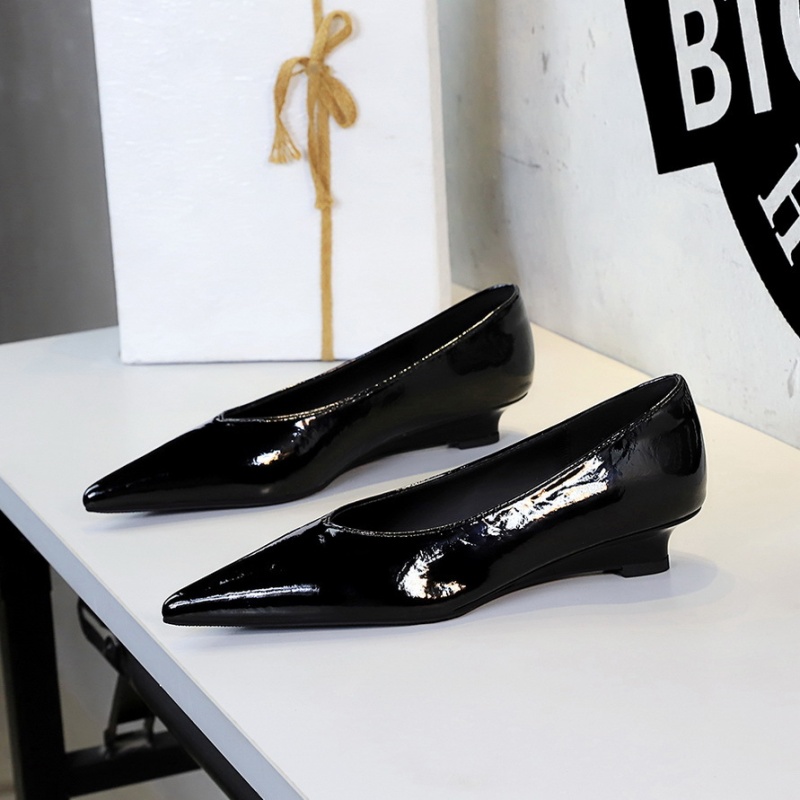 Pointed slipsole shoes European style lazy shoes