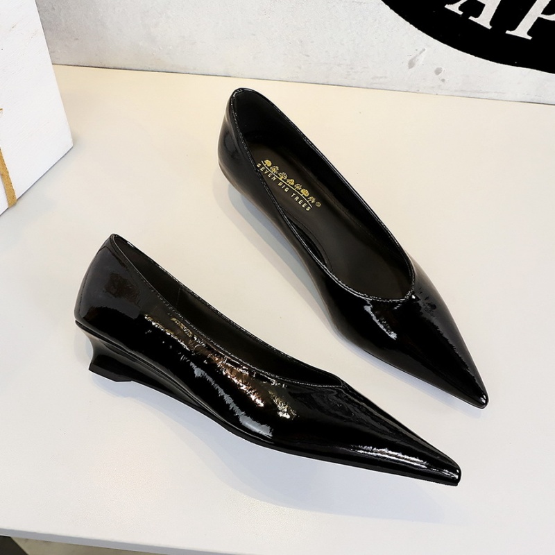 Pointed slipsole shoes European style lazy shoes