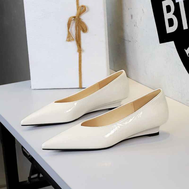 Pointed slipsole shoes European style lazy shoes