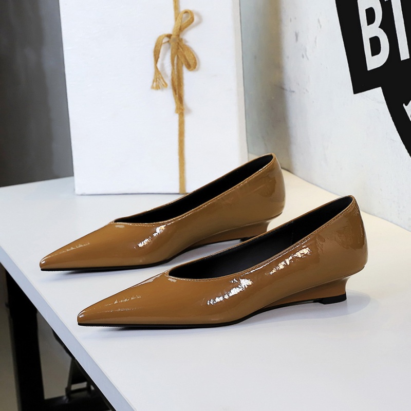 Pointed slipsole shoes European style lazy shoes