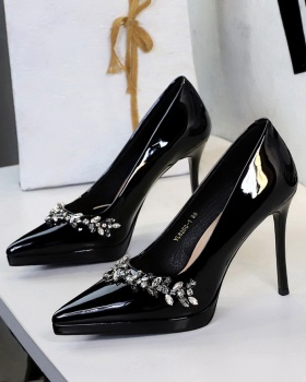 Fashion low shoes patent leather platform for women