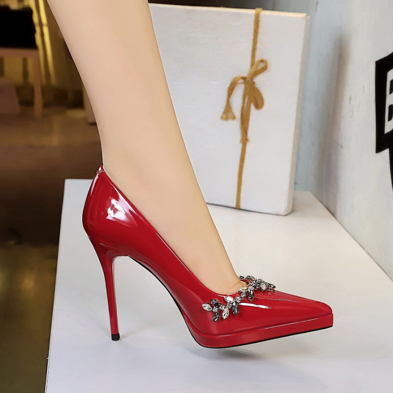 Fashion low shoes patent leather platform for women