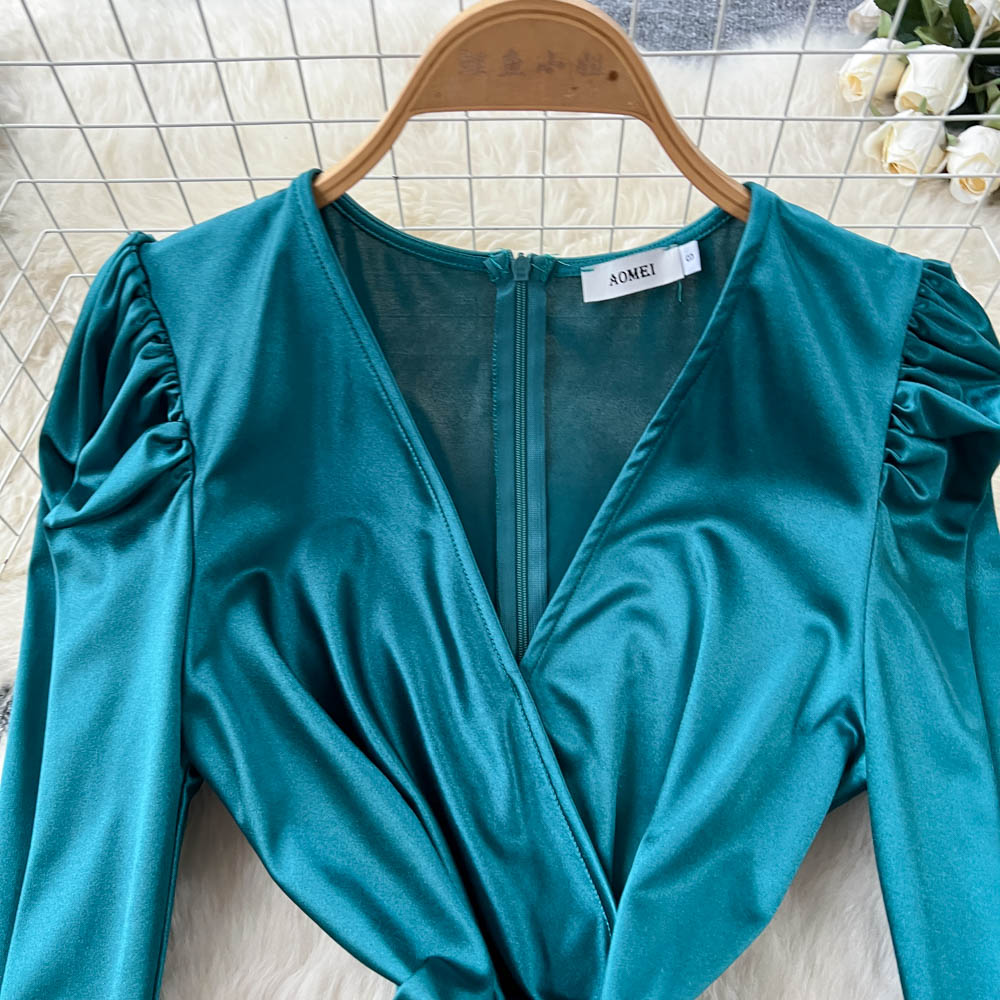 Metal buckles pinched waist light luxury dress for women