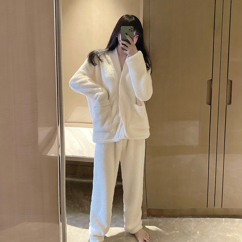 Sweet autumn and winter pajamas plus velvet cardigan a set