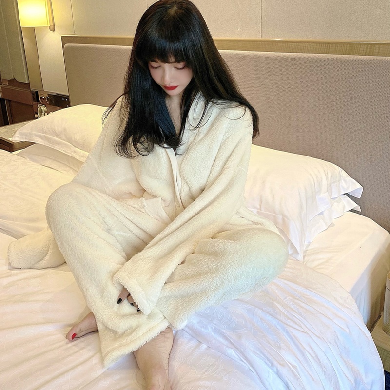 Sweet autumn and winter pajamas plus velvet cardigan a set