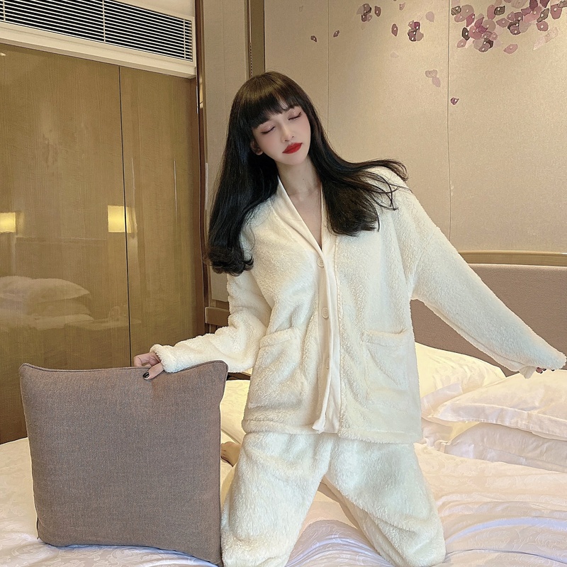 Sweet autumn and winter pajamas plus velvet cardigan a set