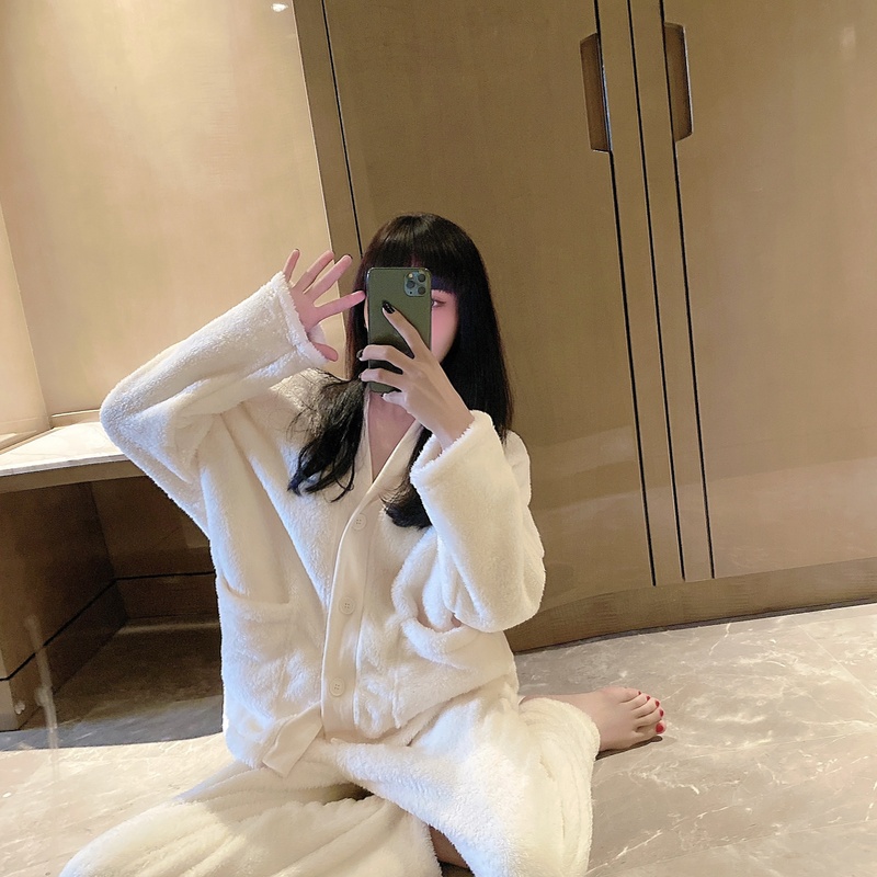 Sweet autumn and winter pajamas plus velvet cardigan a set