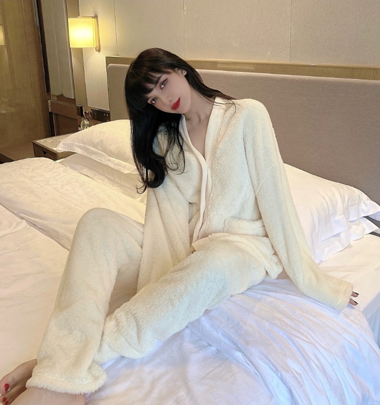 Sweet autumn and winter pajamas plus velvet cardigan a set