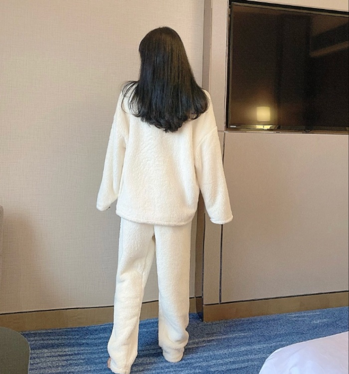 Sweet autumn and winter pajamas plus velvet cardigan a set