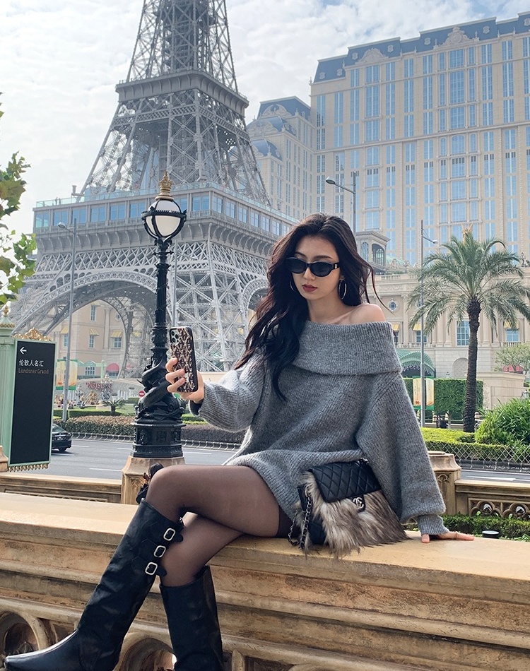 Korean style niche flat shoulder sweater for women