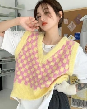 All-match mixed colors vest chessboard sweater