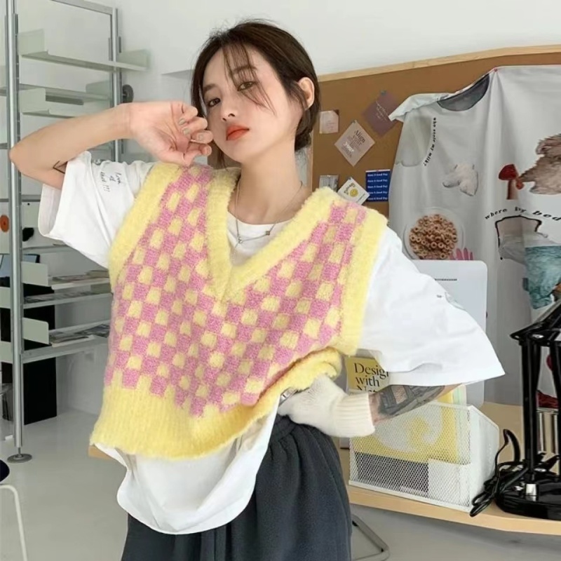 All-match mixed colors vest chessboard sweater