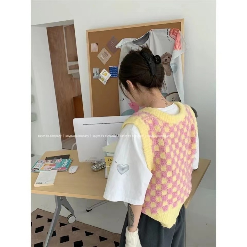 All-match mixed colors vest chessboard sweater