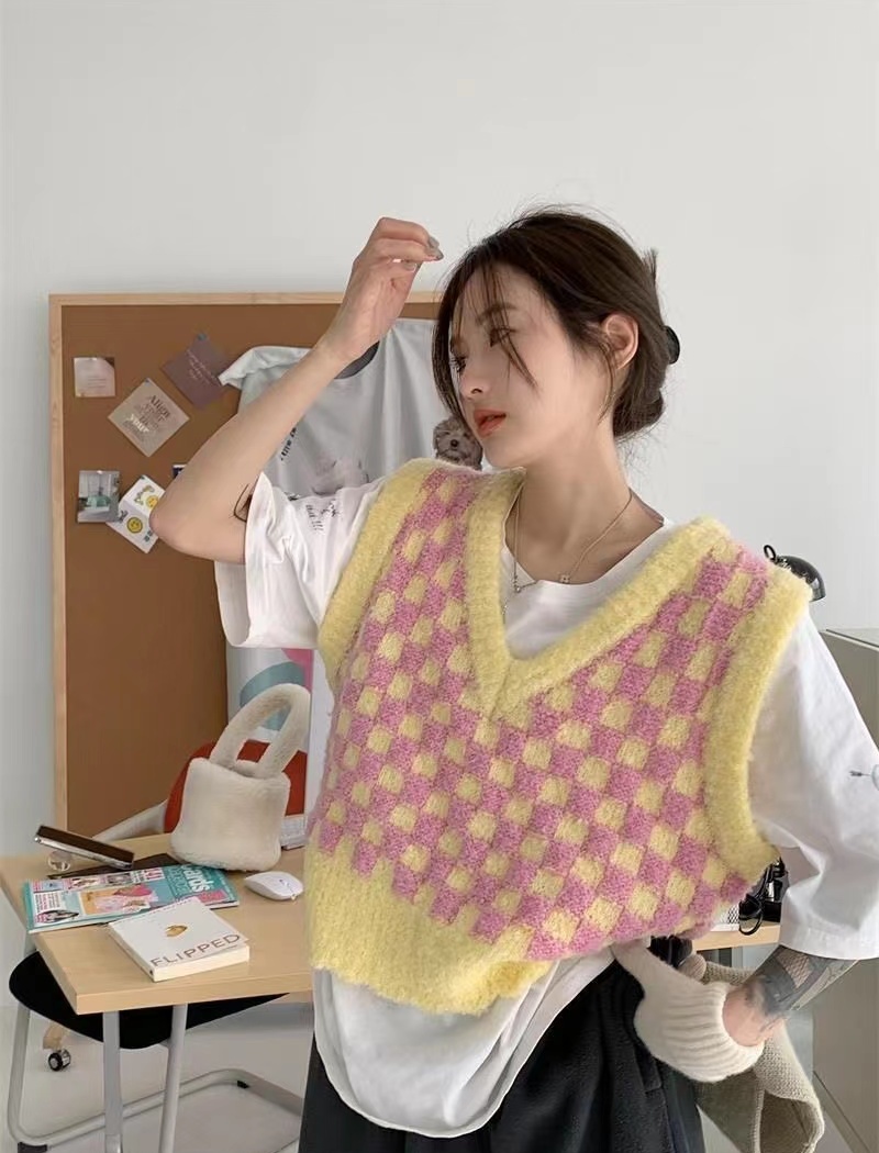All-match mixed colors vest chessboard sweater