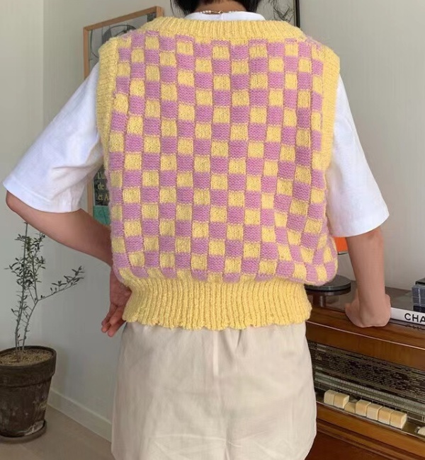 All-match mixed colors vest chessboard sweater