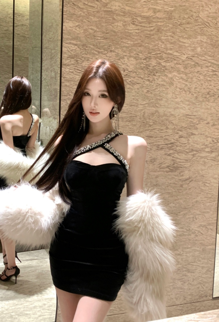 Sloping shoulder slim short rhinestone dress