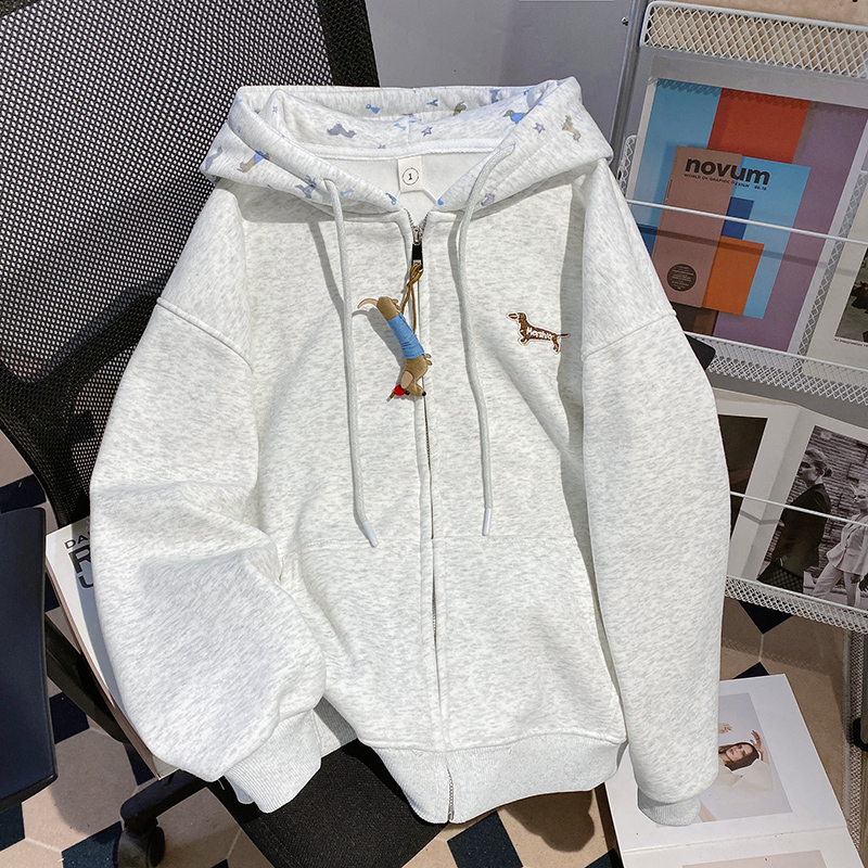 Couples loose tops plus velvet cardigan