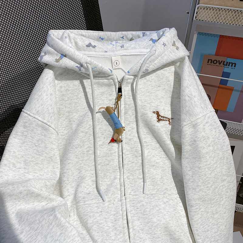 Couples loose tops plus velvet cardigan