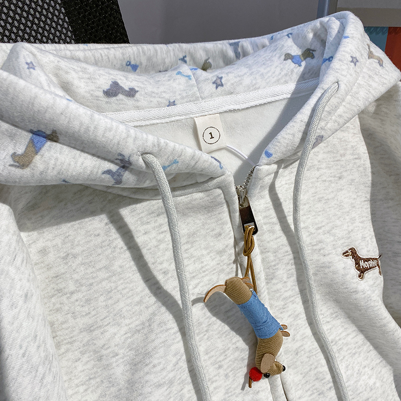 Couples loose tops plus velvet cardigan