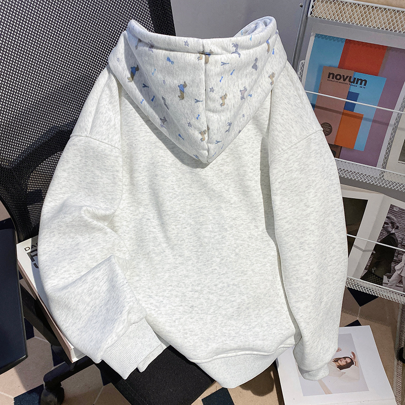 Couples loose tops plus velvet cardigan