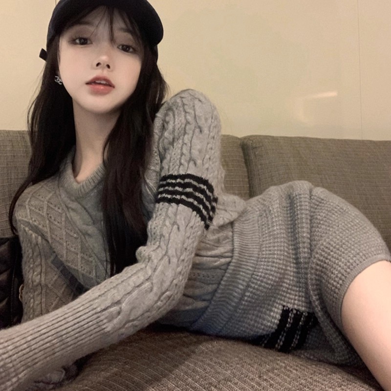 Package hip round neck short skirt chanelstyle sweater 2pcs set