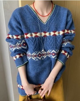 Totem sweet jacquard thick V-neck sweater for women