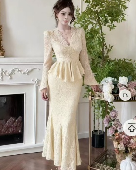 Enticement lace tops Hepburn style skirt a set