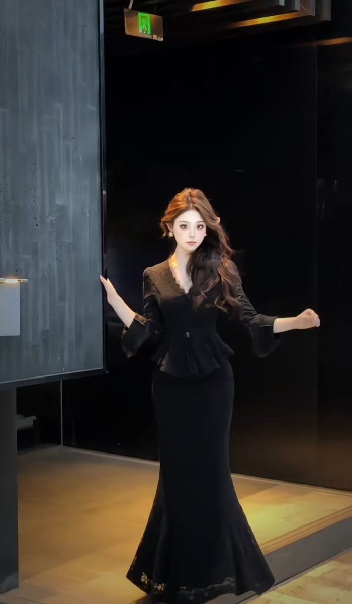 Enticement lace tops Hepburn style skirt a set