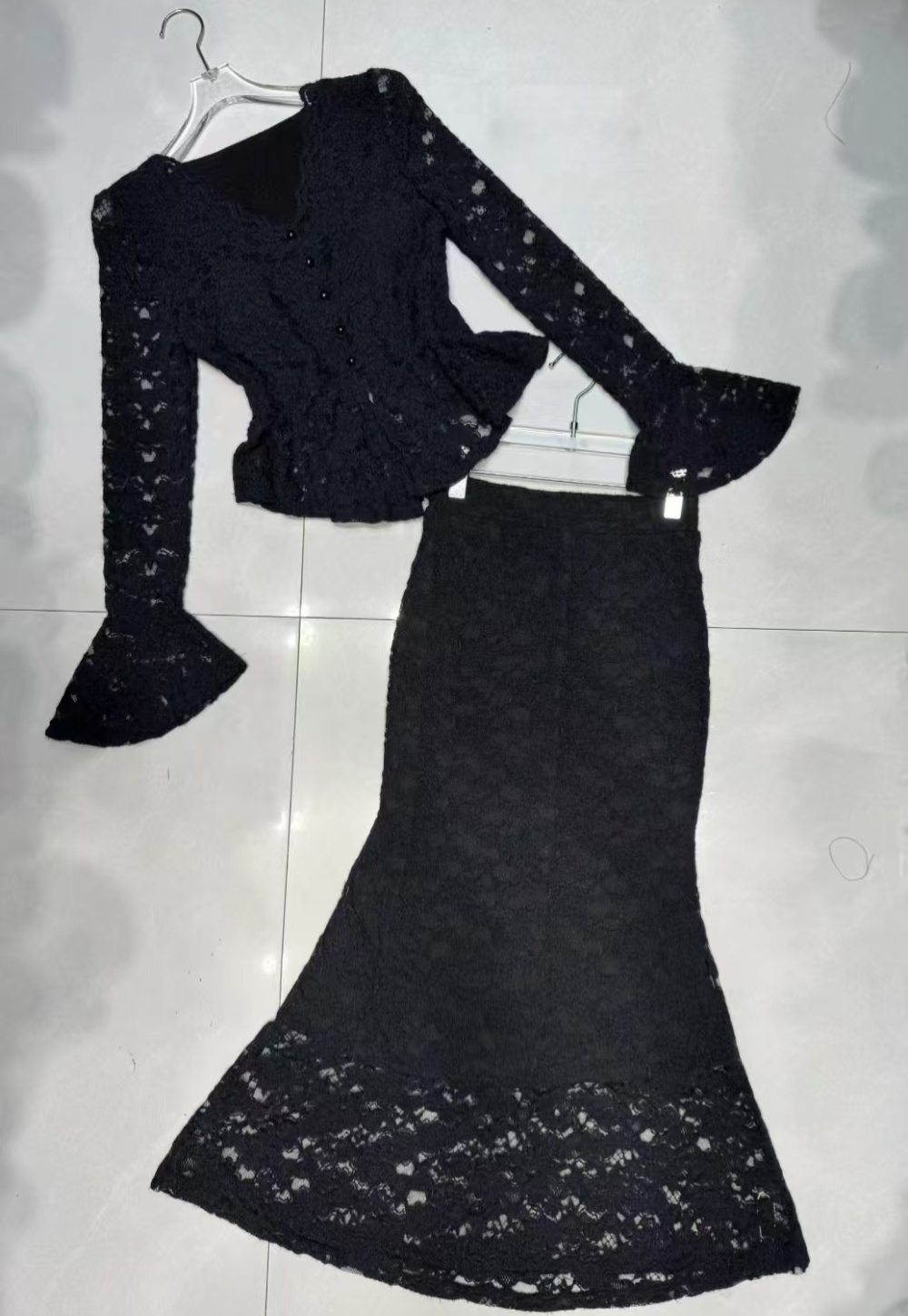 Enticement lace tops Hepburn style skirt a set