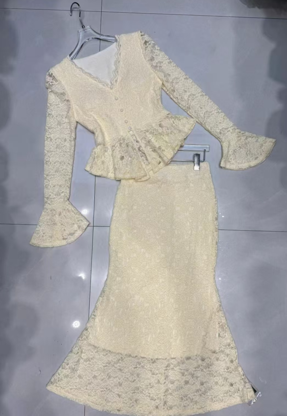 Enticement lace tops Hepburn style skirt a set