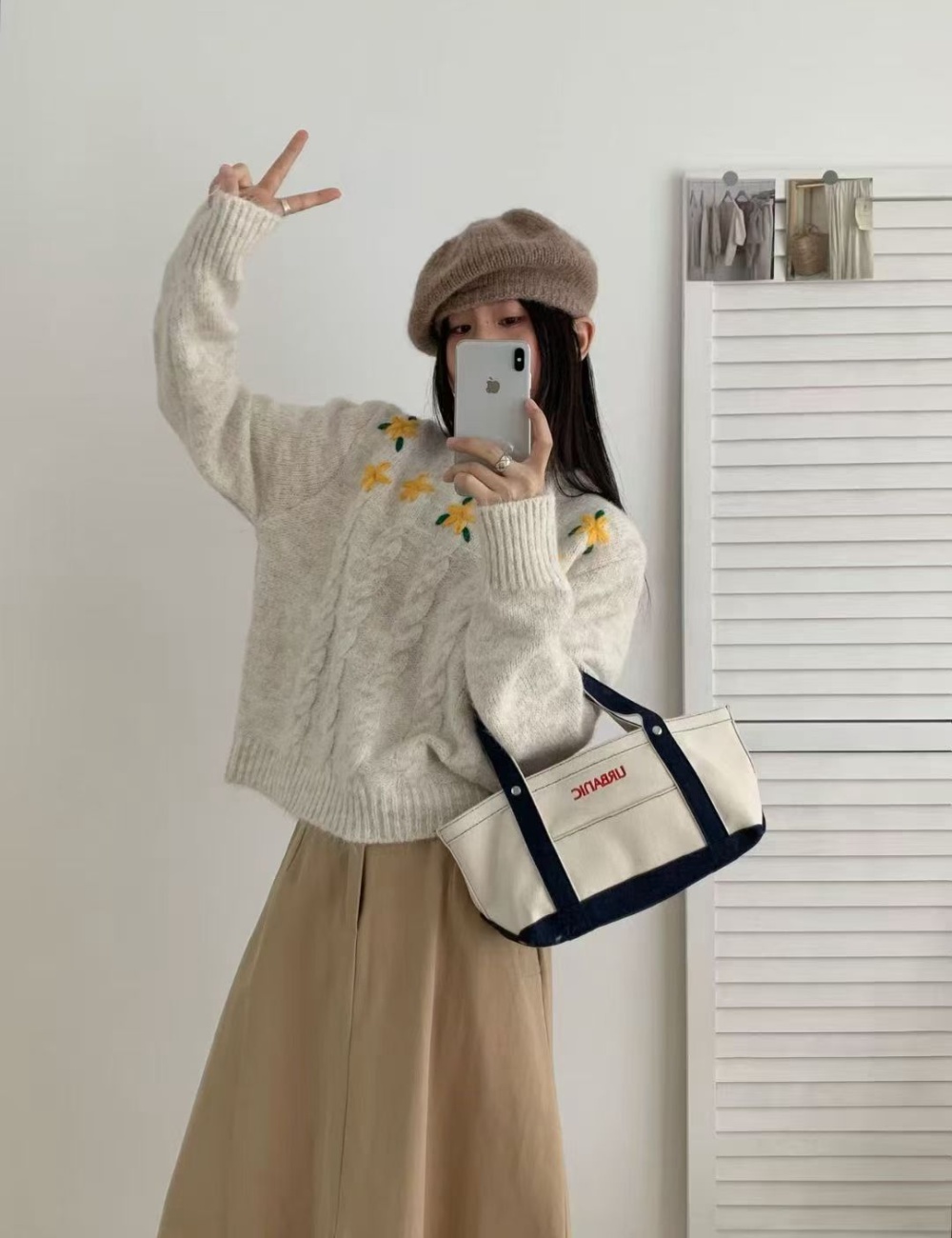 Loose round neck coat embroidered flowers simple tops