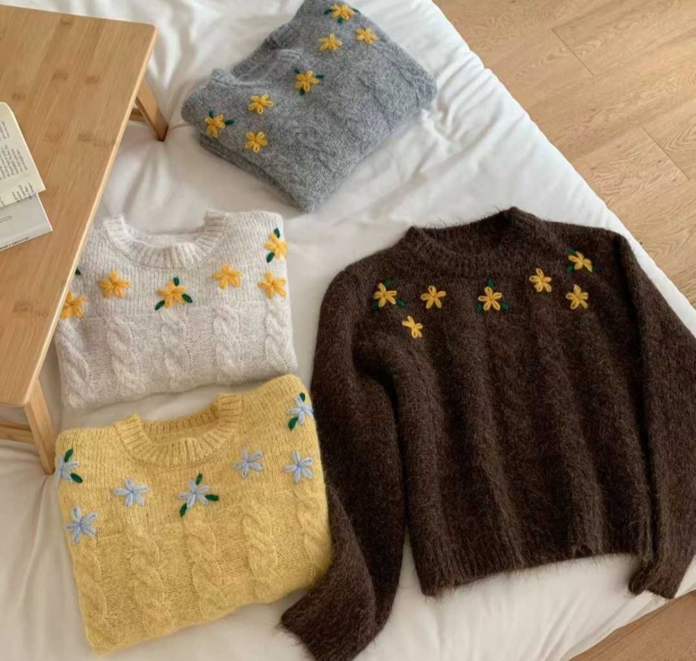 Loose round neck coat embroidered flowers simple tops