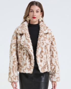 Imitation of rabbit fur locomotive thermal coat