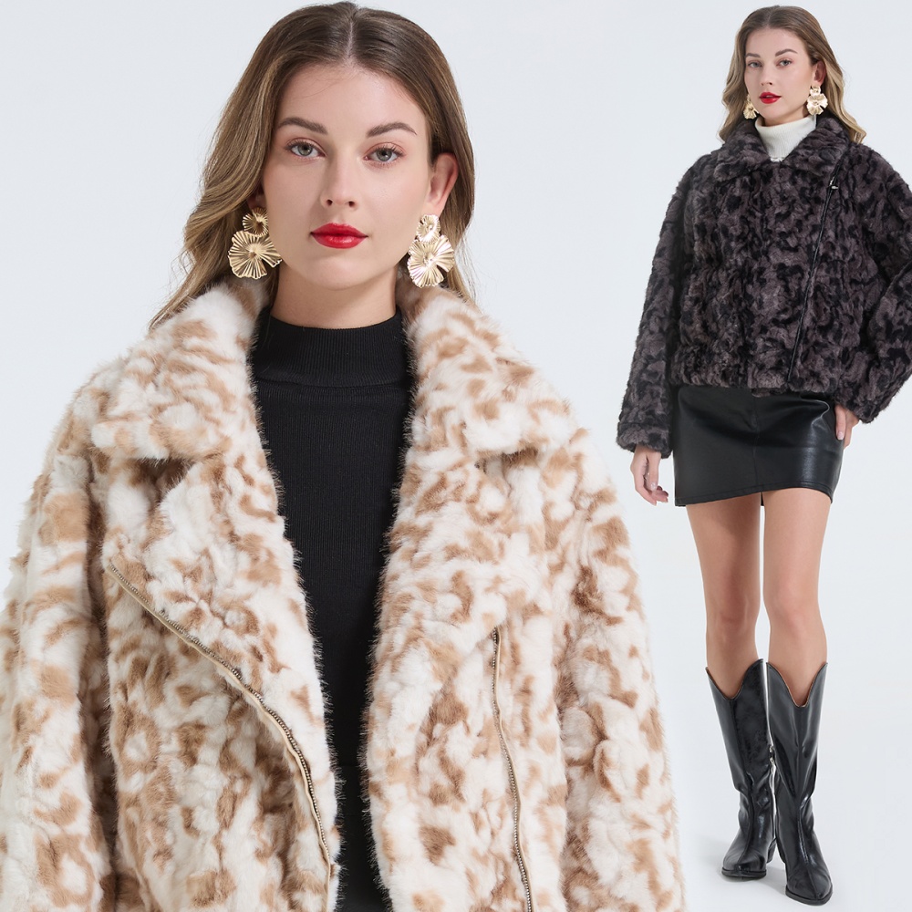 Imitation of rabbit fur locomotive thermal coat