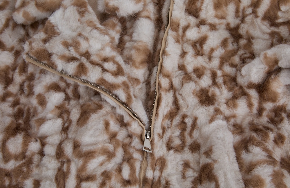 Imitation of rabbit fur locomotive thermal coat