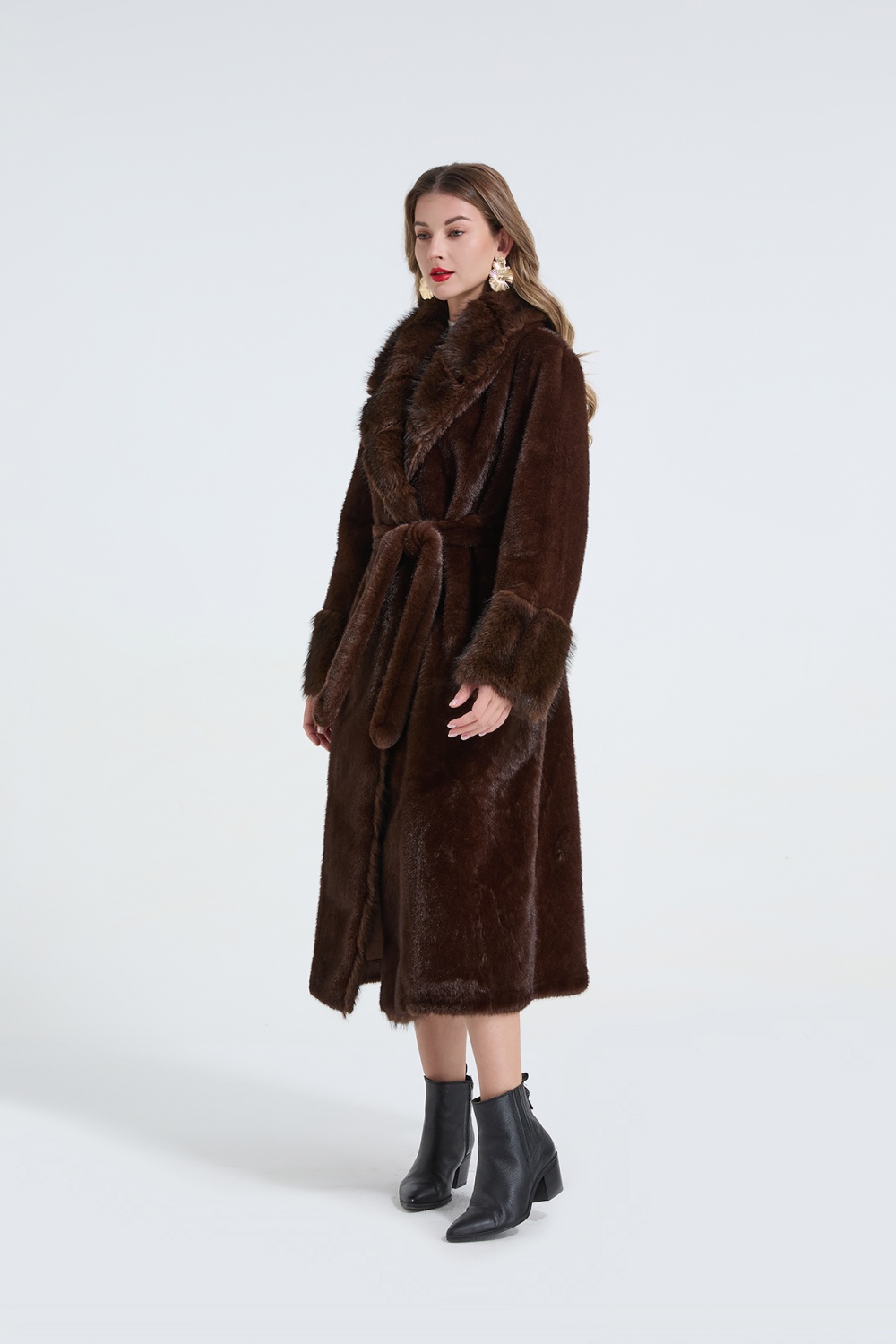 Large fur collar elegant coat long fur coat