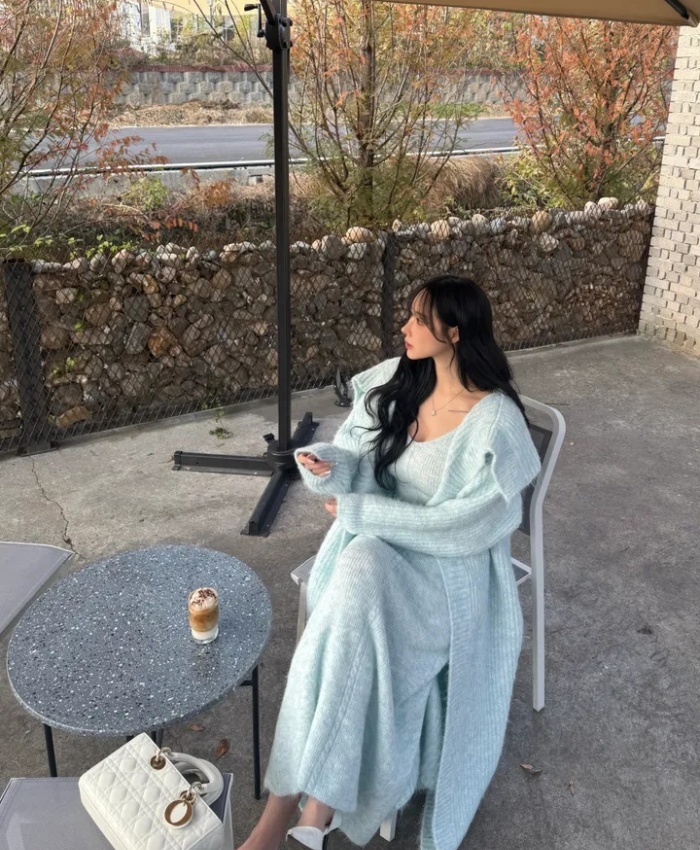 V-neck fashion sweater long knitted coat 2pcs set for women