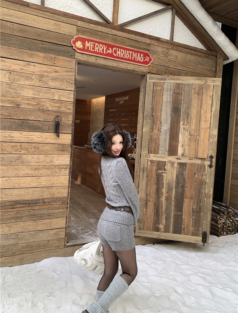 Gray slim shorts pullover twist tops 2pcs set for women