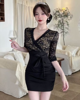 Short sleeve package hip bottoming lace dress