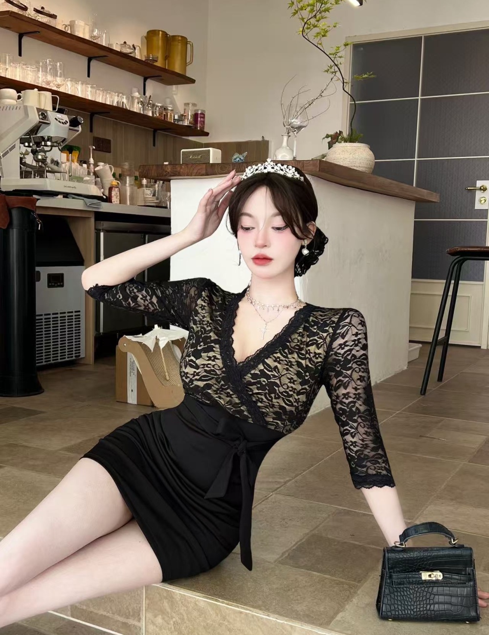 Short sleeve package hip bottoming lace dress