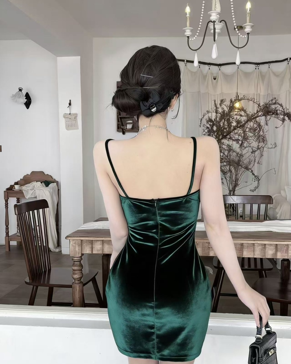 Low-cut sling package hip bottoming short dress