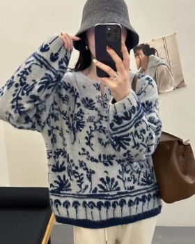 Knitted jacquard blue and white porcelain sweater
