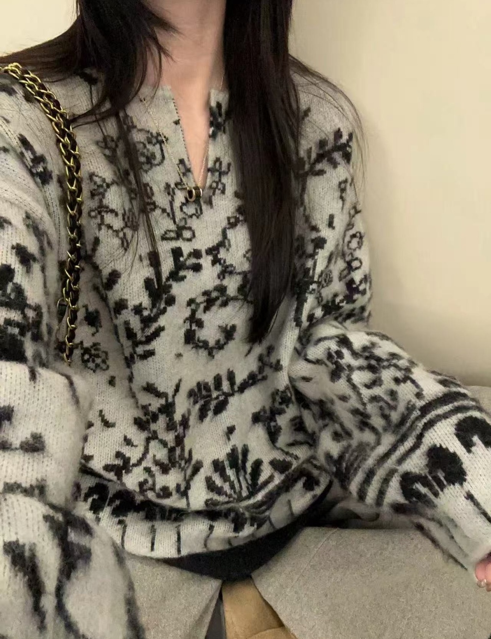 Knitted jacquard blue and white porcelain sweater