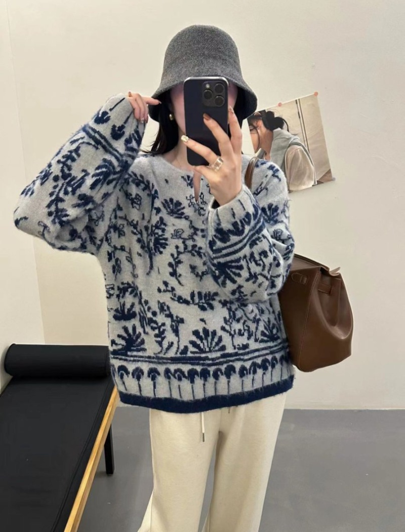 Knitted jacquard blue and white porcelain sweater