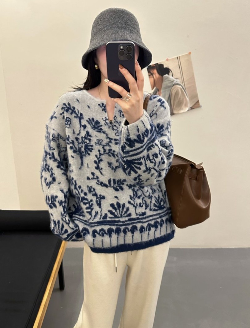 Knitted jacquard blue and white porcelain sweater